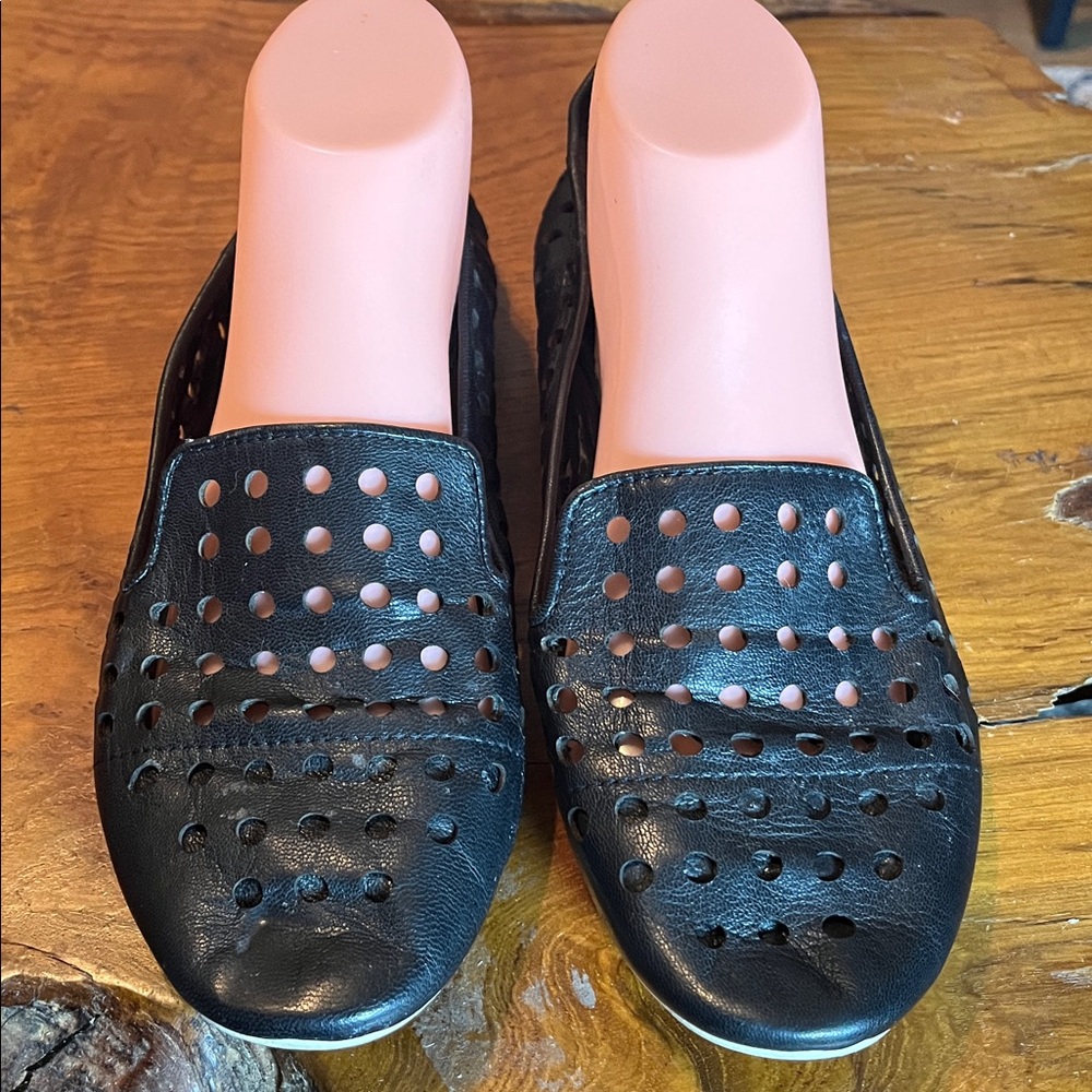 Kenneth Cole Reaction Black Perforated Leather Flats “Ball Time” Style Size 9